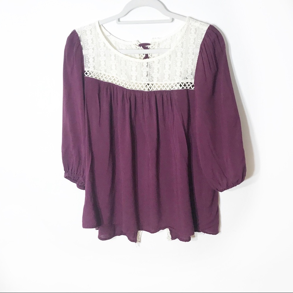 Entro Blouse w/ Cute Lace Detailing